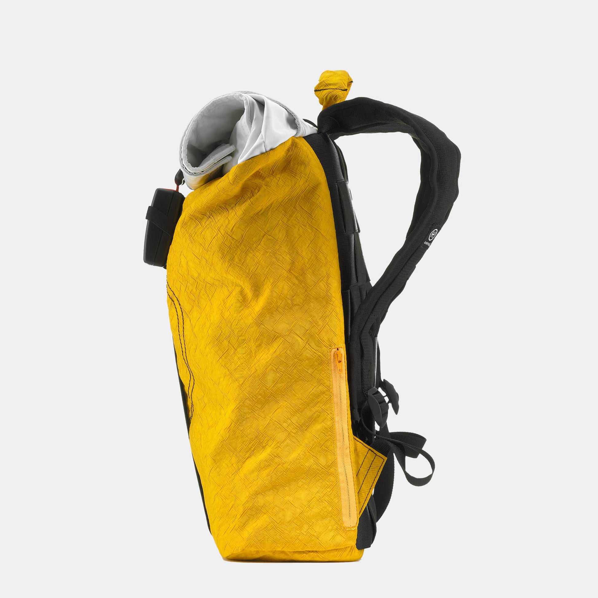 Rucksack Rolltop – Weiße Rolle - Airpaq GmbH